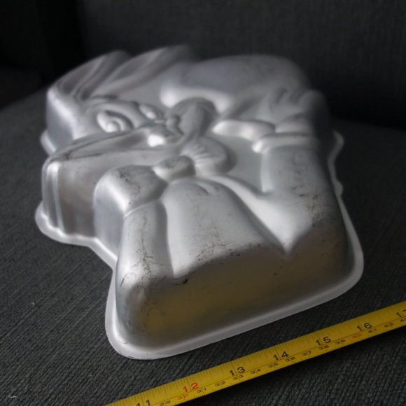 Vintage Bugs Bunny 1989 Warner Bros. Inc. Cake Mold - Picture 7 of 13